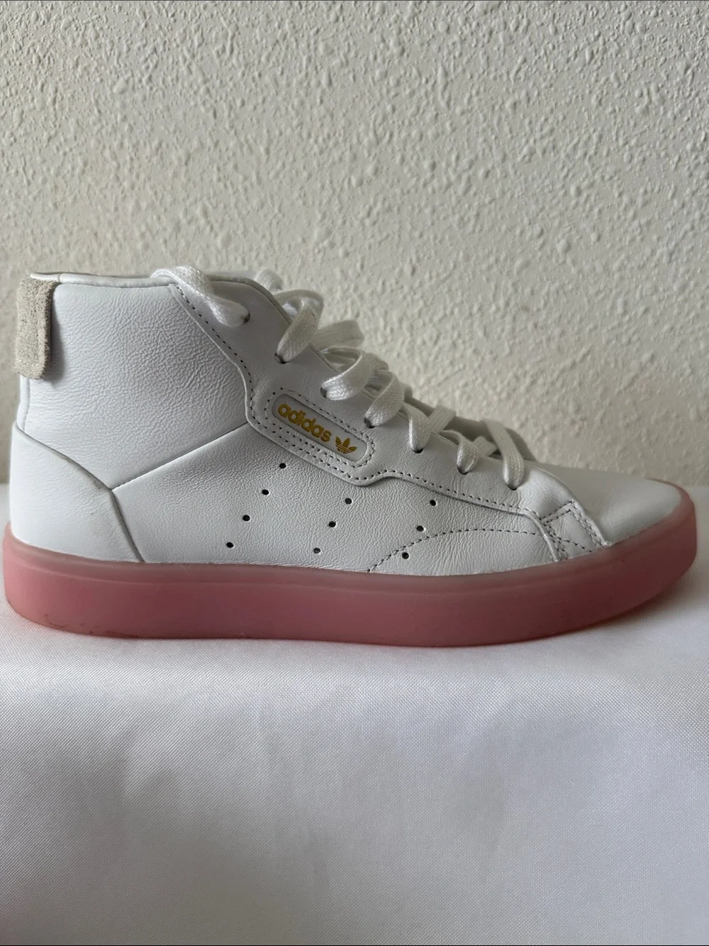 adidas Sleek Women’s White Mid-Top Sneakers with Pink Cupsole - Picture 7 of 9
